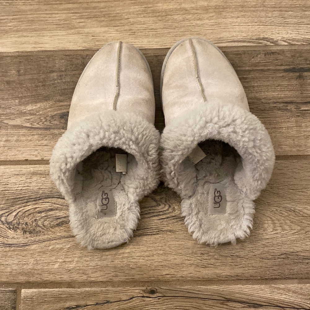 Women’s Ugg’s size 8